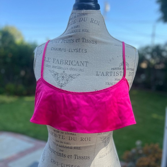 SKIMS Pink Ruffle Bra Intimates - Picture 4 of 12